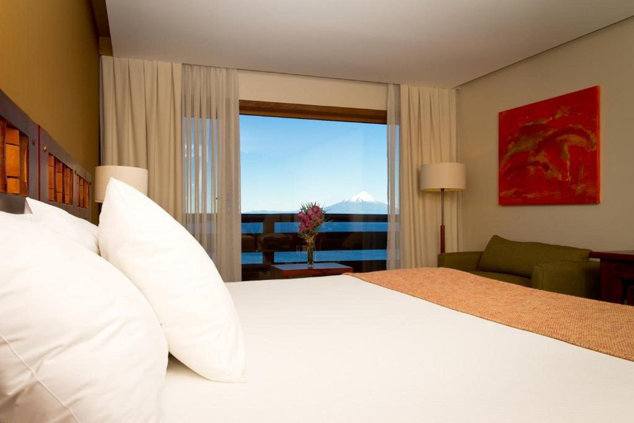 Wyndham Puerto Varas Pettra Luaran gambar A room at the hotel