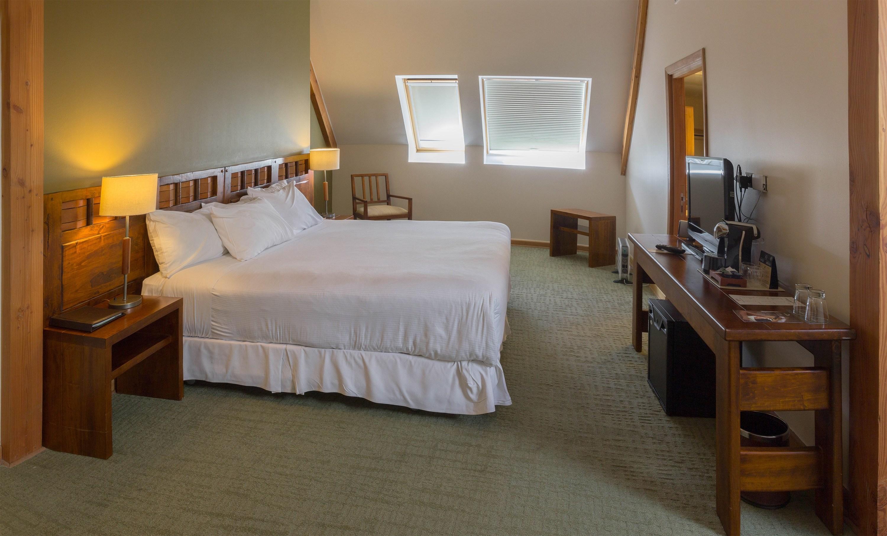 Wyndham Puerto Varas Pettra Luaran gambar A room at the Inn at the Opera
