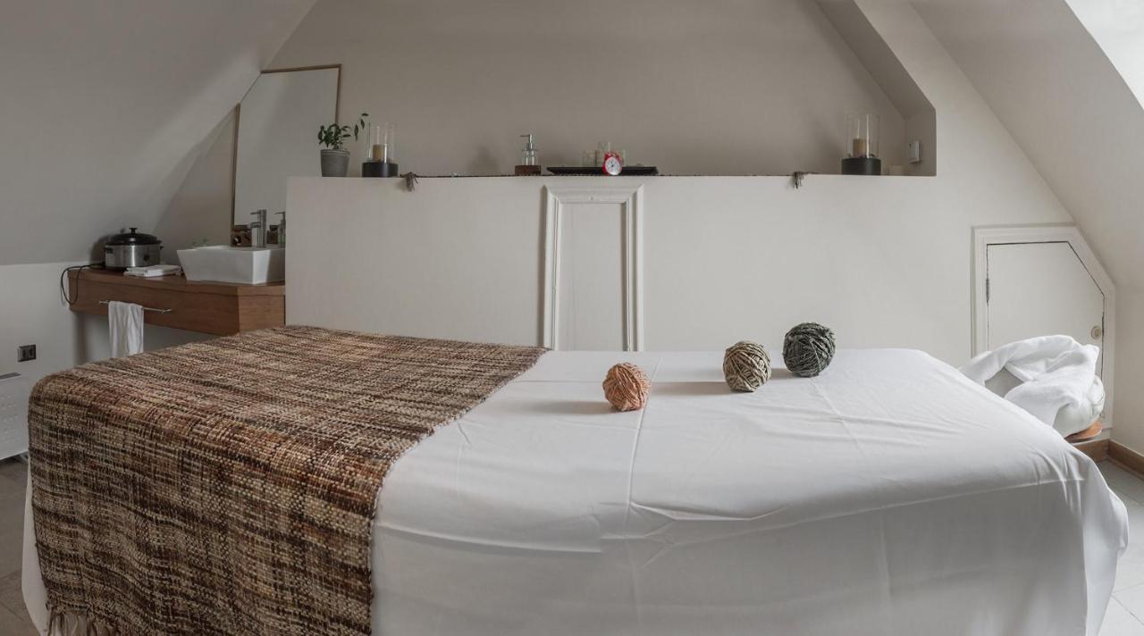 Wyndham Puerto Varas Pettra Luaran gambar A massage table