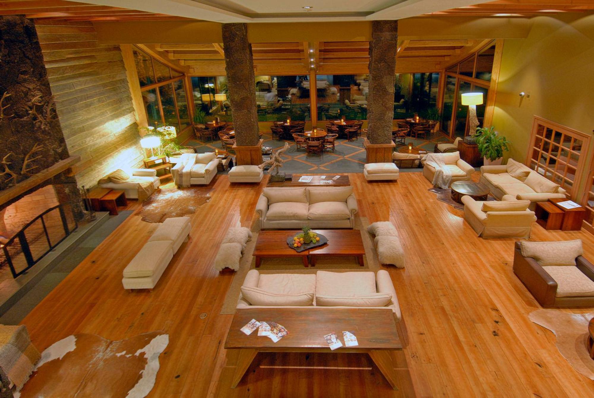 Wyndham Puerto Varas Pettra Luaran gambar The lobby at the Four Seasons Resort
