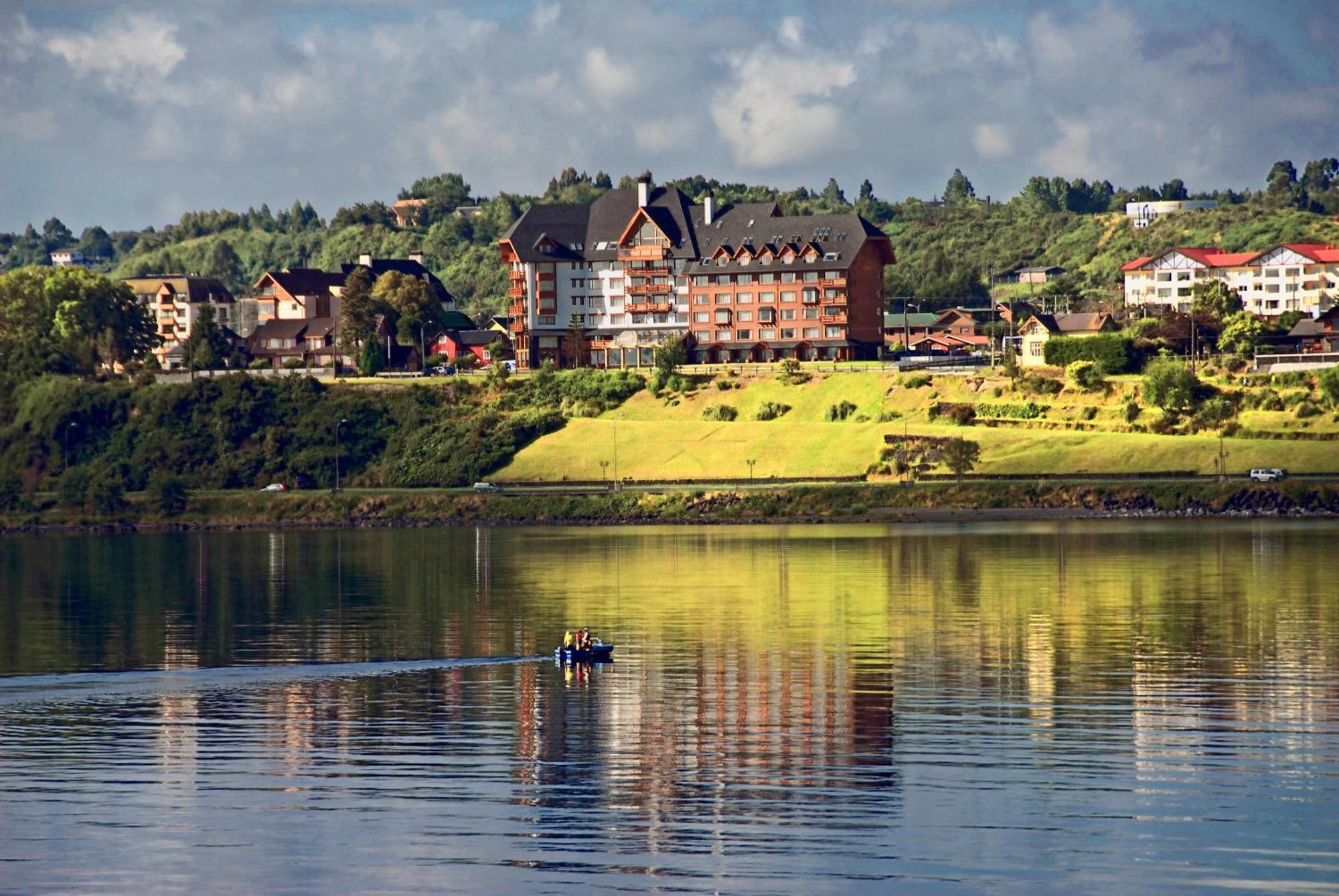 Wyndham Puerto Varas Pettra Luaran gambar View of the village