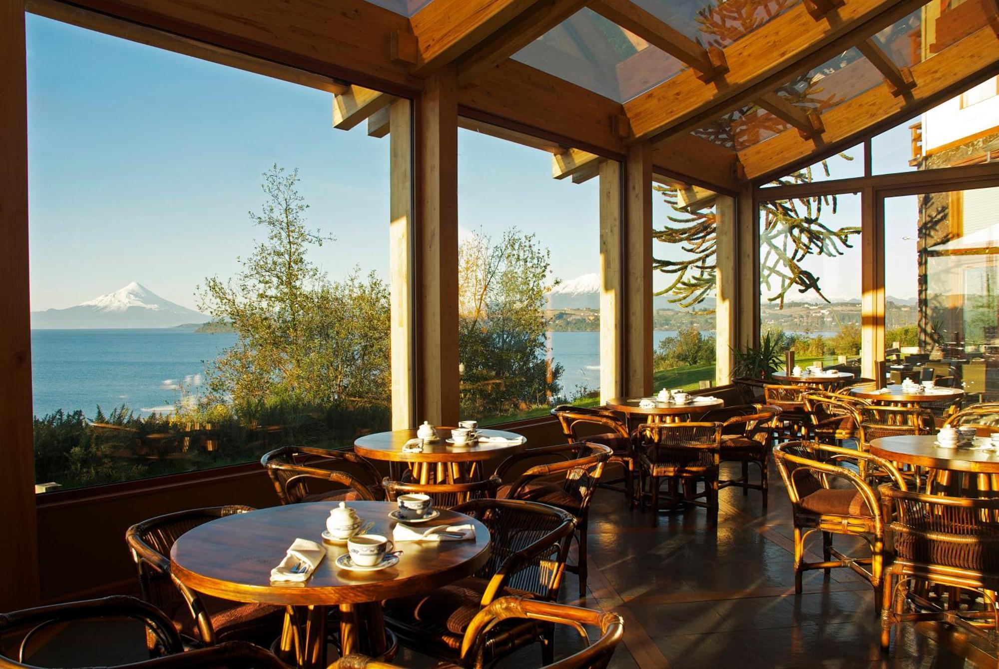 Wyndham Puerto Varas Pettra Luaran gambar The restaurant at the Hotel