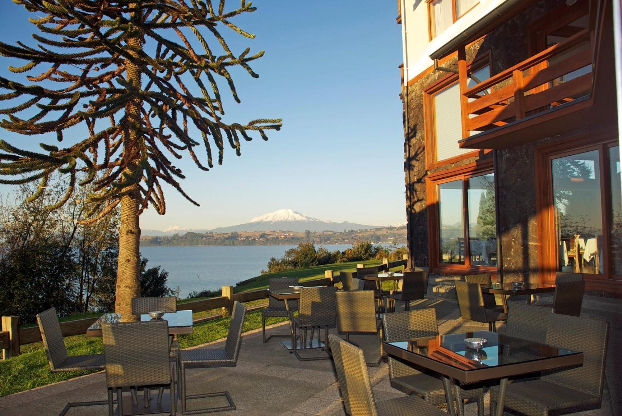 Wyndham Puerto Varas Pettra Luaran gambar View of the hotel