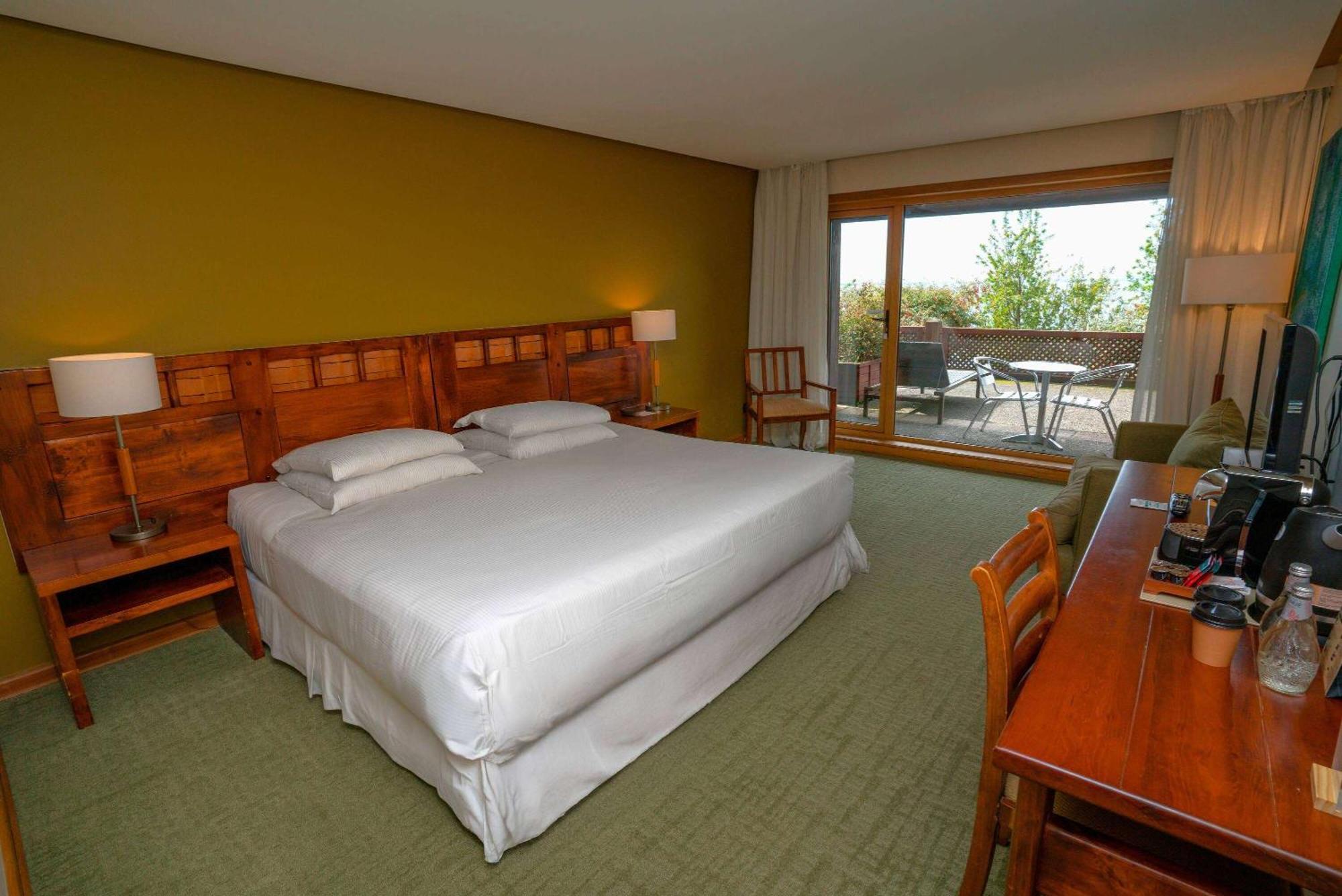 Wyndham Puerto Varas Pettra Luaran gambar A room at the hotel