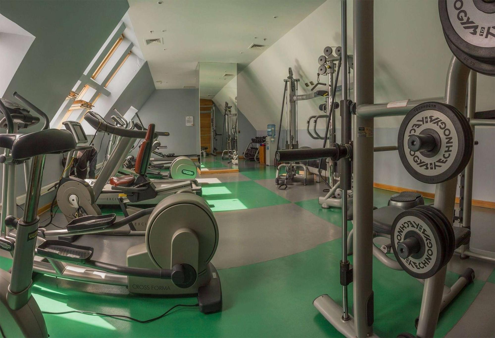 Wyndham Puerto Varas Pettra Luaran gambar The gym at the University of Roehampton
