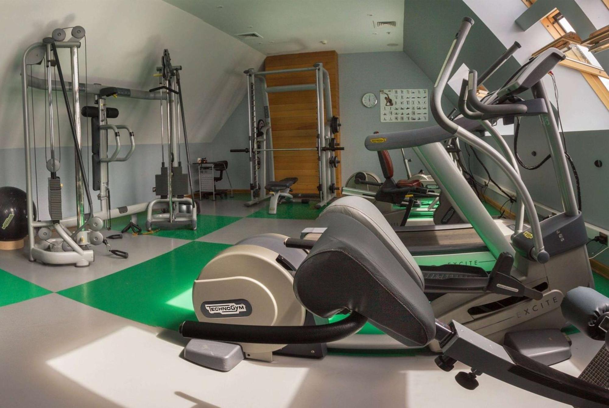 Wyndham Puerto Varas Pettra Luaran gambar A gym in the UK