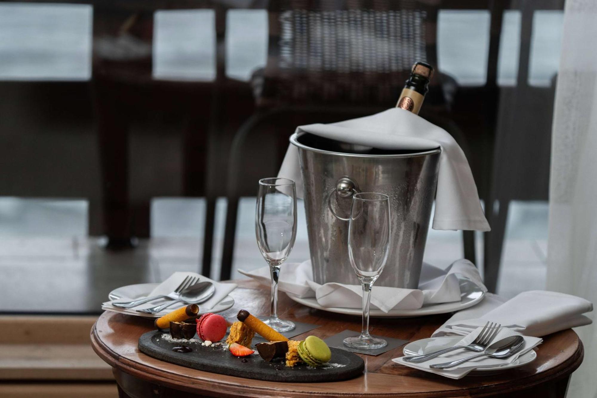 Wyndham Puerto Varas Pettra Luaran gambar Champagne bucket